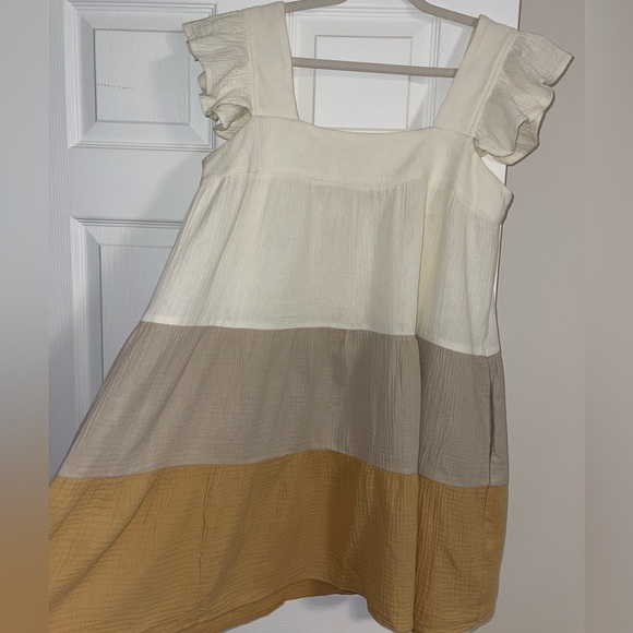 Color Block Ruffle Sleeve Dress - Picture 3 of 4